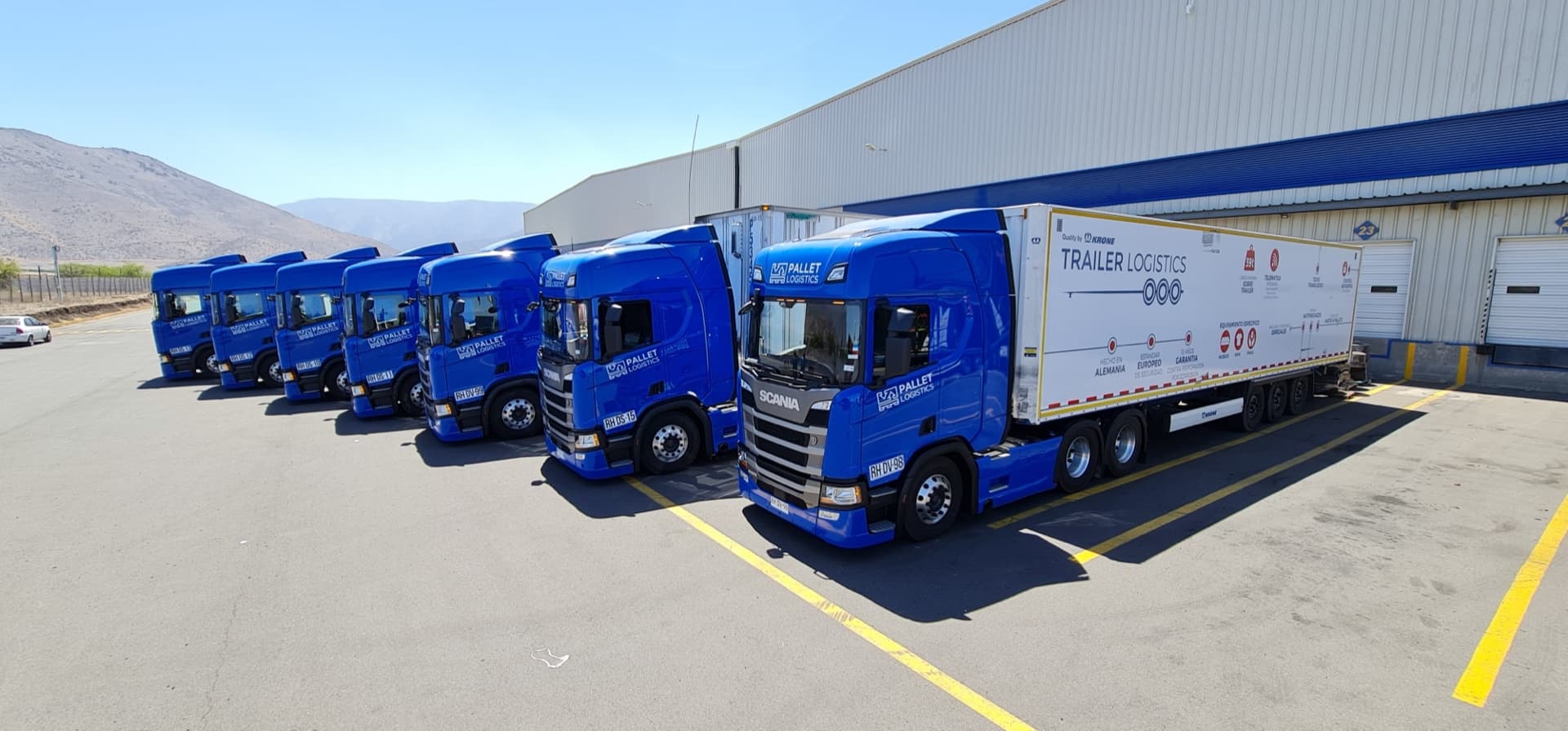 Pallet Logistics truck loading at a Lampa distribution center dock